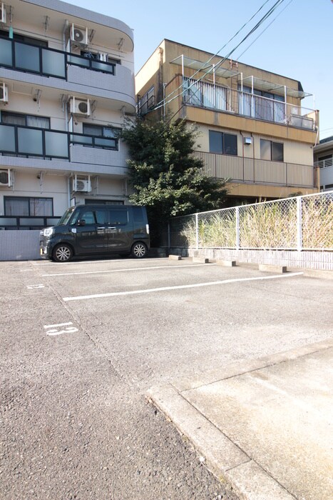 物件外観写真4　(駐車場)