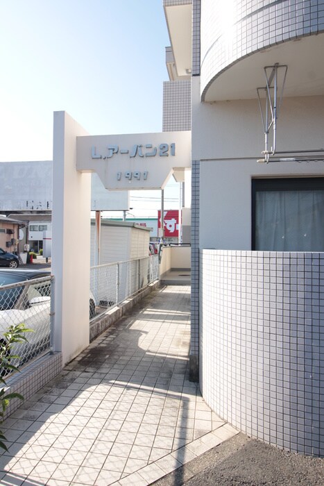 物件外観写真6　(エントランス部分)