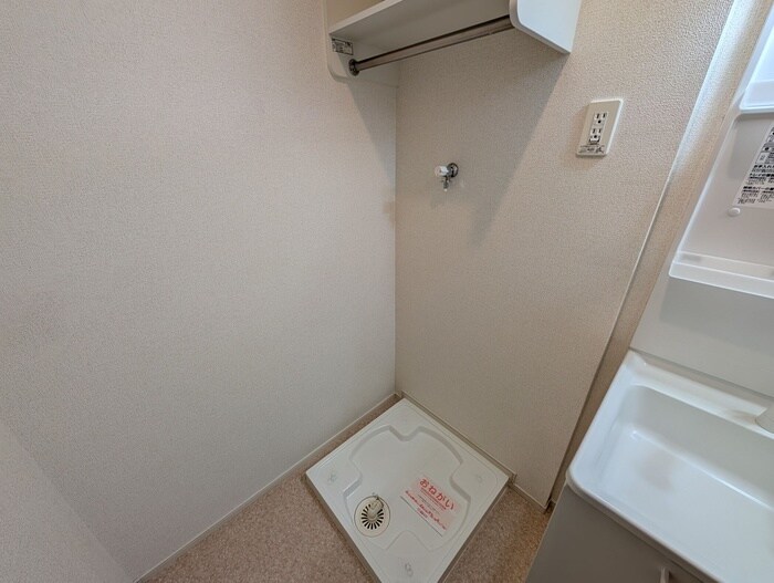 物件内観写真15　(洗濯機置場)