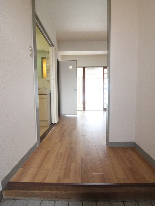 物件内観写真10　(玄関)