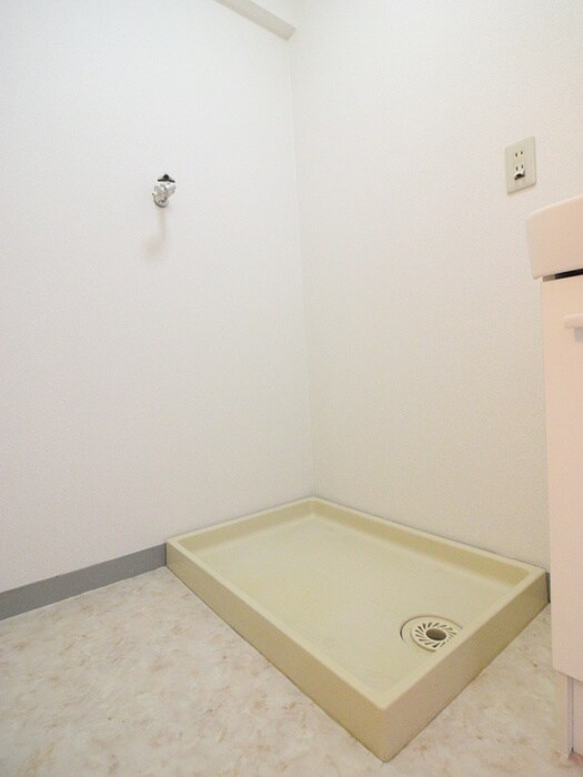 物件内観写真12　(洗濯機置場)