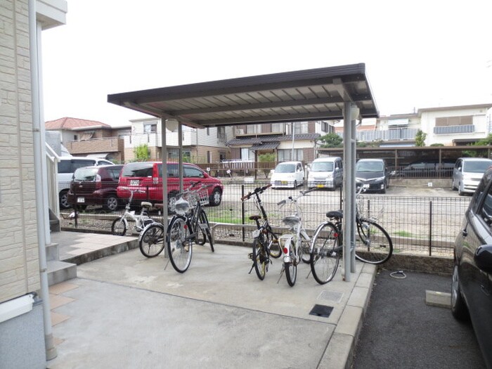 物件外観写真3　(駐輪場)