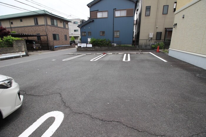 物件外観写真6　(駐車場)