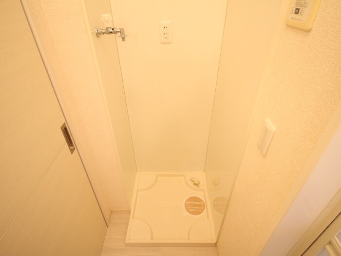 物件内観写真15　(洗濯機置場)