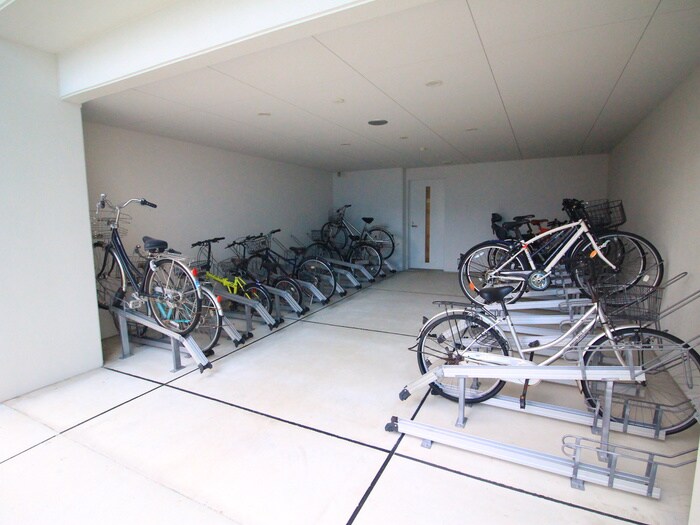 物件外観写真3　(駐輪場)