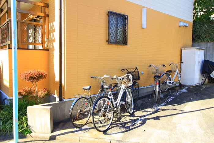 物件外観写真4　(駐輪場)