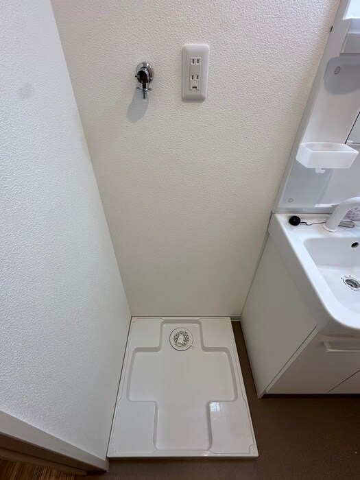 物件内観写真14　(洗濯機置場)