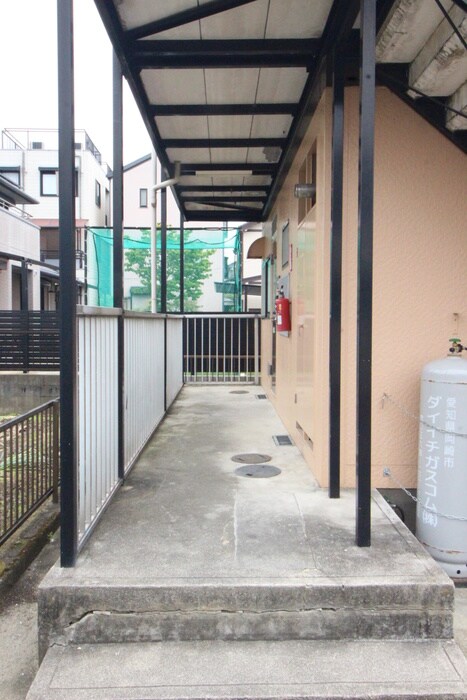 物件外観写真3　(エントランス部分)