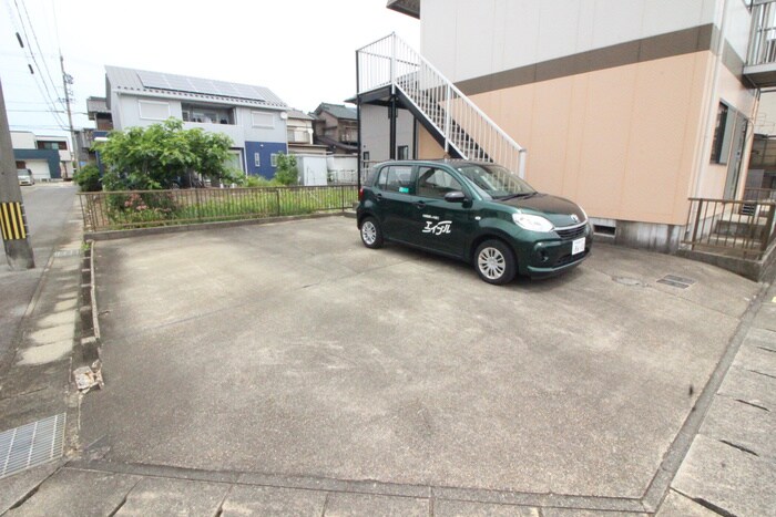 物件外観写真6　(駐車場)