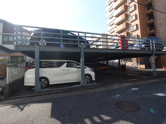 物件外観写真2　(駐車場)