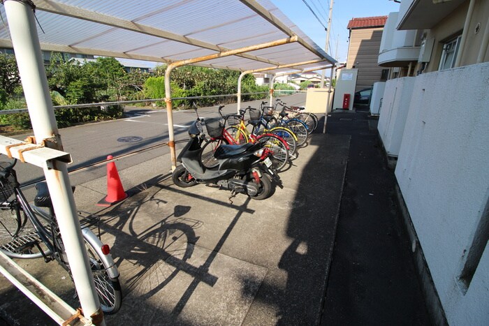 物件外観写真5　(駐輪場)