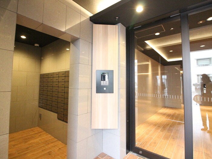 物件外観写真4　(エントランス部分)