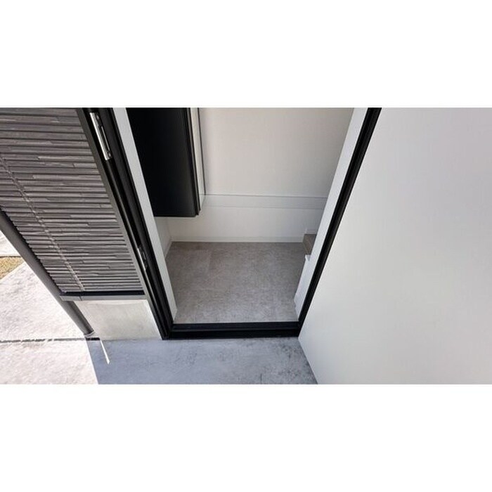 物件内観写真2　(玄関)