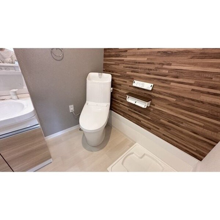 物件内観写真8　(トイレ)