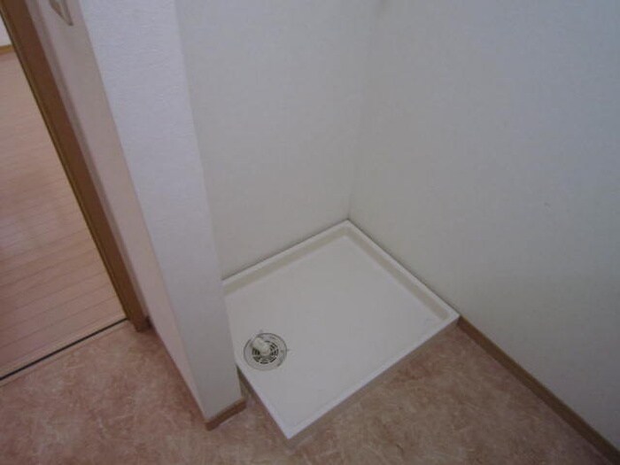 物件内観写真10　(洗濯機置場)