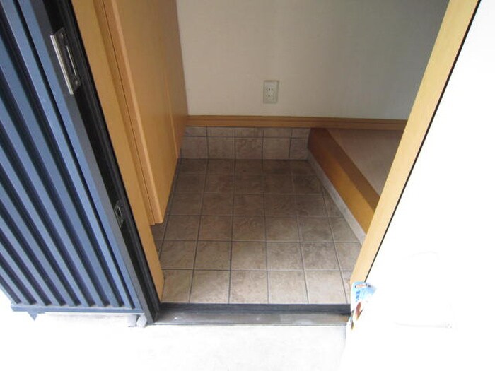 物件内観写真16　(玄関)