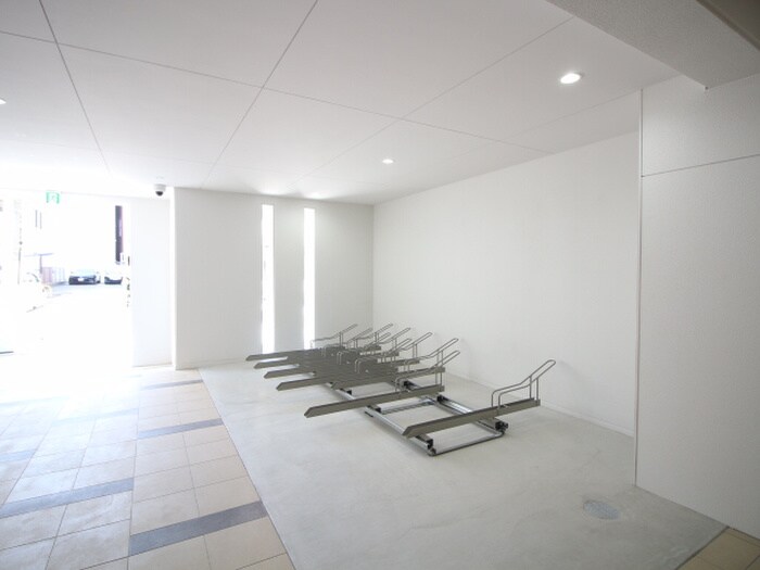 物件外観写真4　(駐輪場)