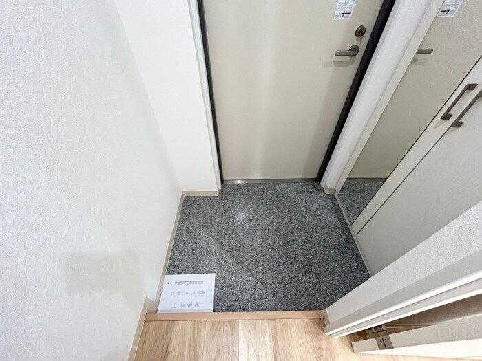 物件内観写真16　(玄関)