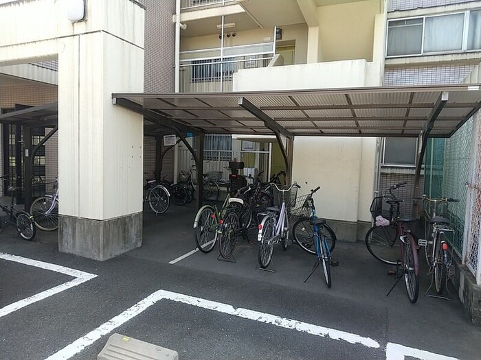 物件外観写真4　(駐輪場)