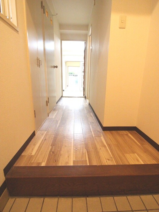 物件内観写真10　(玄関)