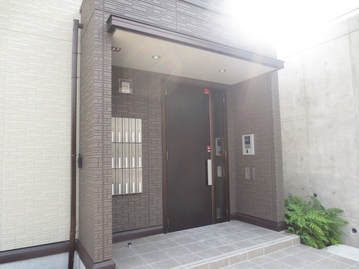 物件外観写真5　(エントランス部分)