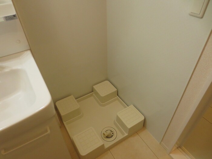 物件内観写真12　(洗濯機置場)