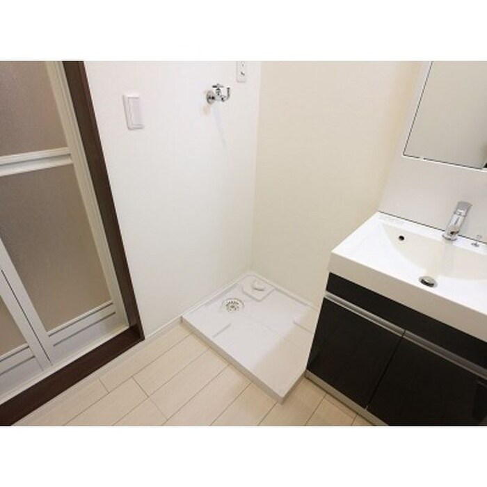 物件内観写真12　(洗濯機置場)