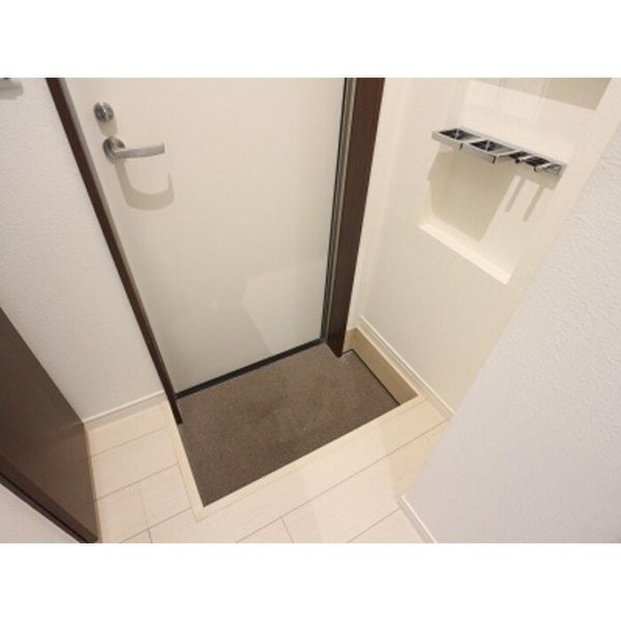 物件内観写真16　(玄関)