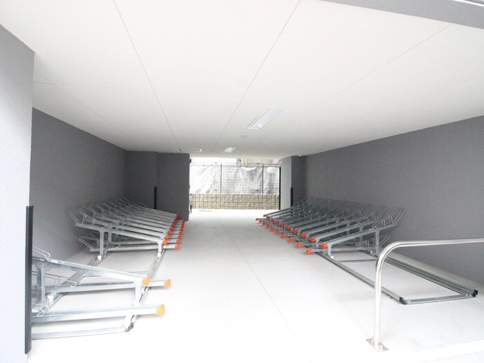 物件外観写真5　(駐輪場)