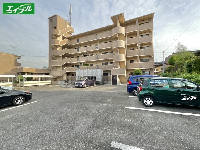 物件外観写真2　(駐車場)