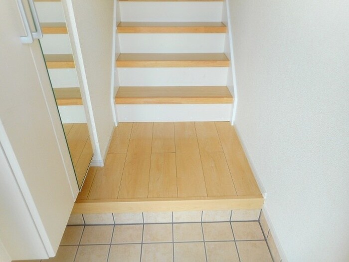 物件内観写真10　(玄関)