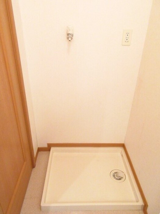 物件内観写真11　(洗濯機置場)