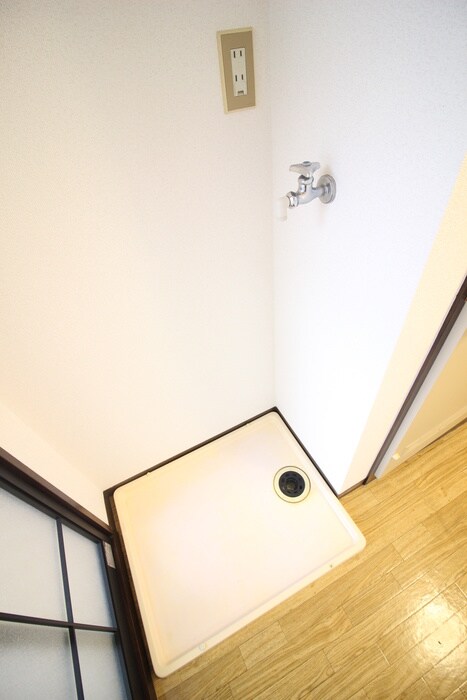 物件内観写真16　(洗濯機置場)