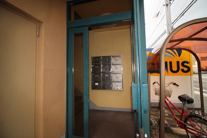 物件外観写真5　(エントランス部分)