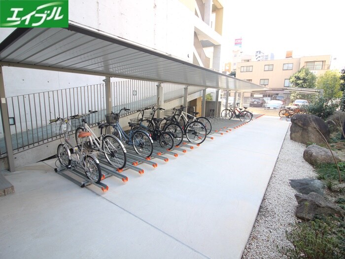 物件外観写真4　(駐輪場)