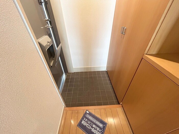 物件内観写真16　(玄関)