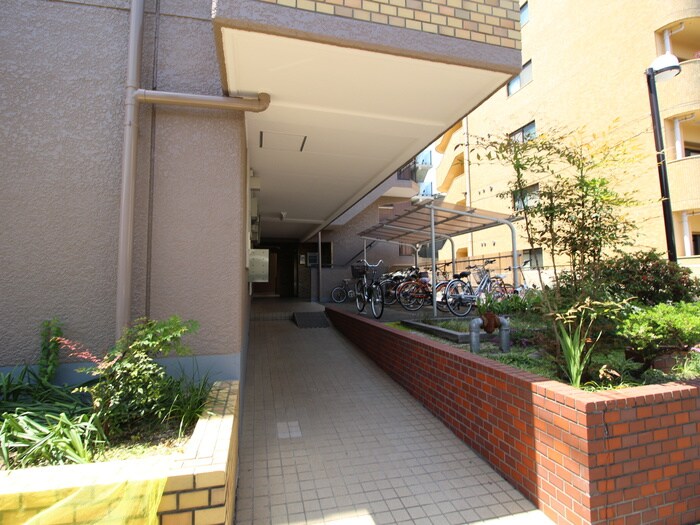 物件外観写真4　(エントランス部分)