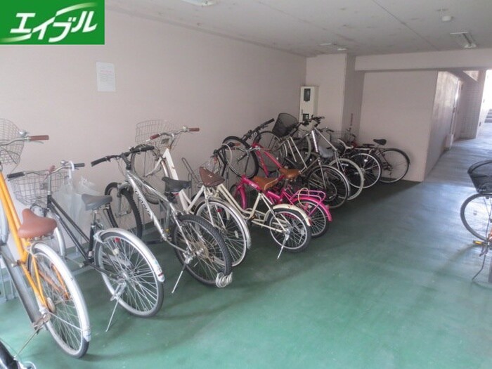 物件外観写真3　(駐輪場)