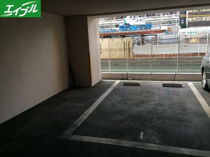 物件外観写真4　(駐車場)