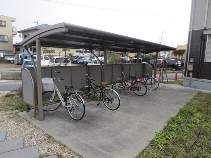 物件外観写真5　(駐輪場)