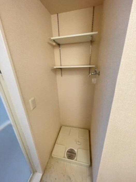 物件内観写真13　(洗濯機置場)