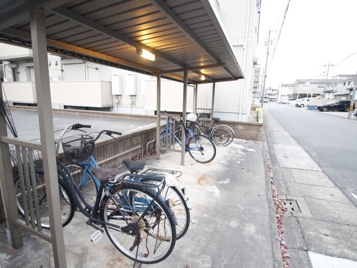 物件外観写真4　(駐輪場)