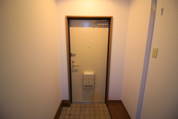 物件内観写真6　(玄関)