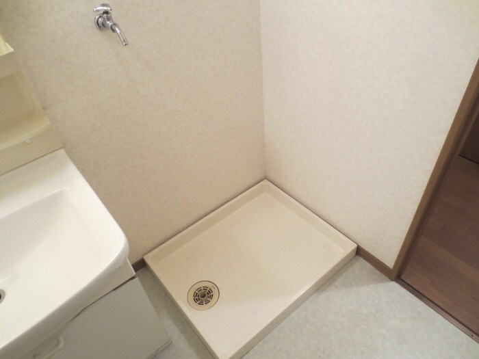 物件内観写真10　(洗濯機置場)