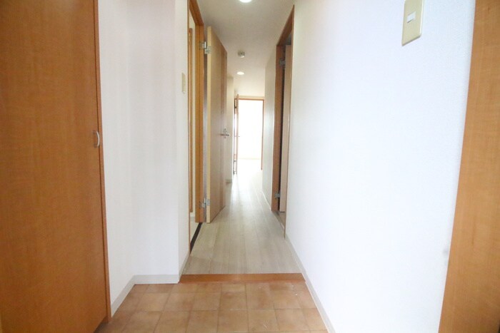 物件内観写真7　(玄関)