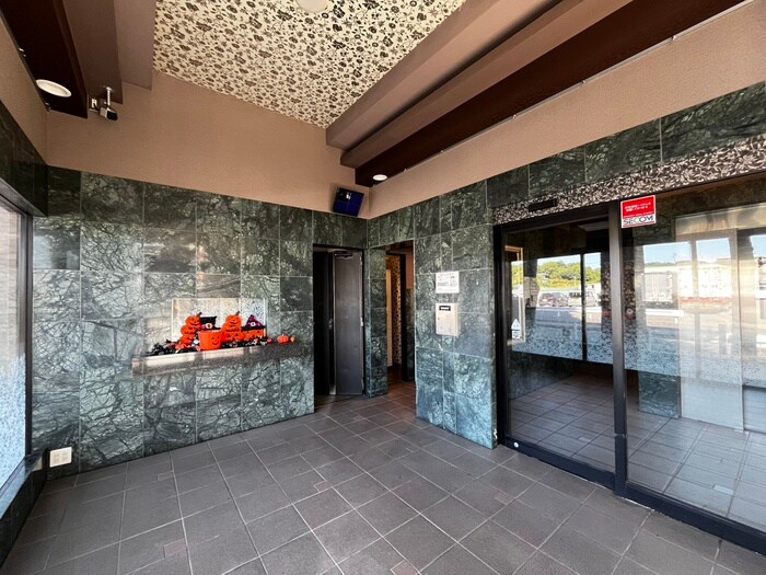 物件外観写真2　(エントランス部分)