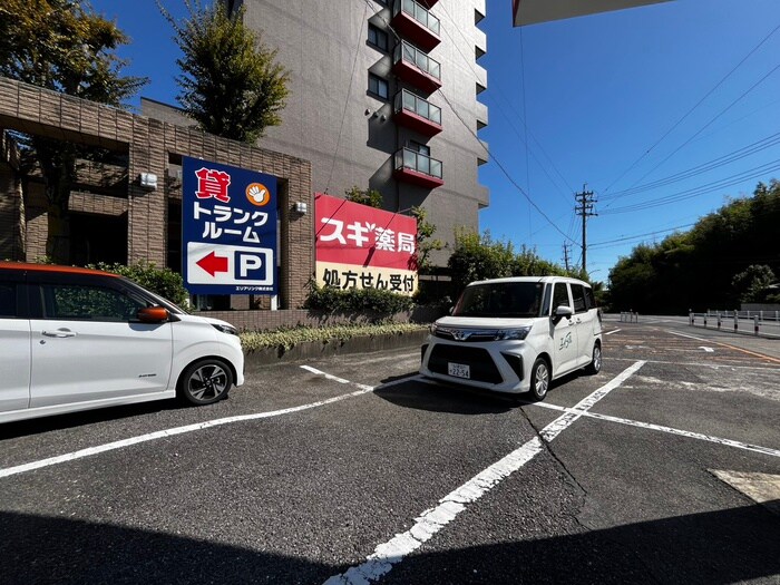 物件外観写真6　(駐車場)