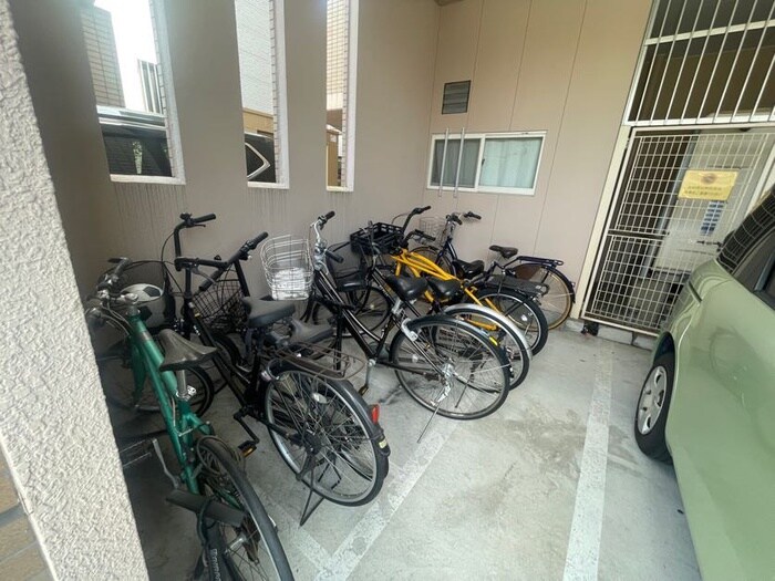 物件外観写真2　(駐輪場)
