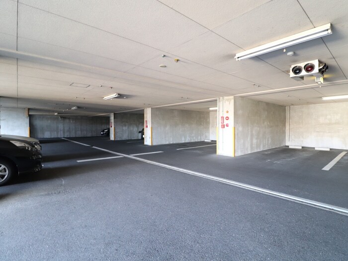 物件外観写真2　(駐車場)