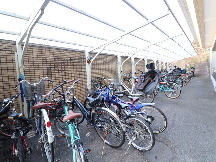 物件外観写真3　(駐輪場)